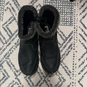 Black Winter Boots with Faux Fur Trim